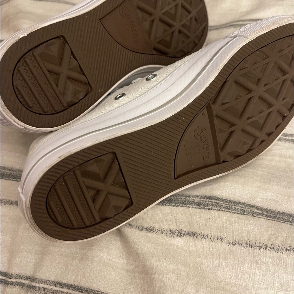 Converse - Picture 2 of 4